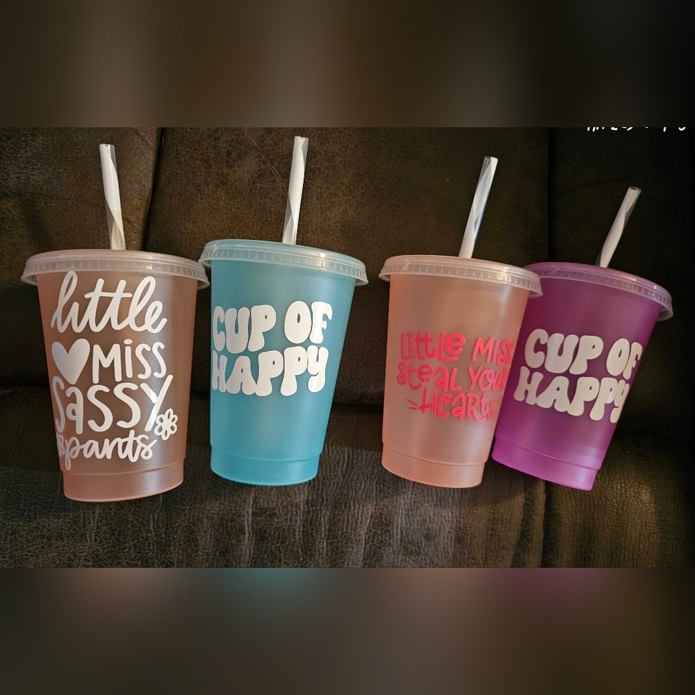 NWOT Colorful Cups With Lids And Straws Set Of 4​​​